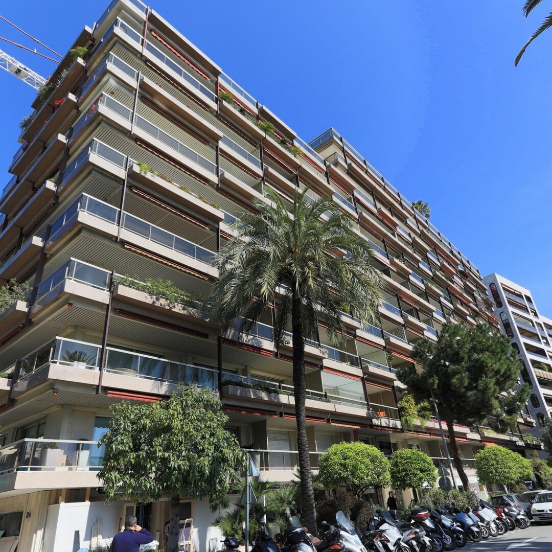 MURA COMMERCIALI — LES FLORALIES