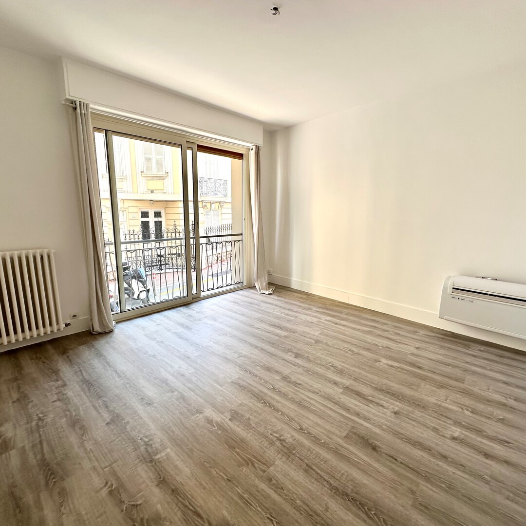 BRABANTO: 3 PEZZI - CONDIZIONI MOLTO BUONE