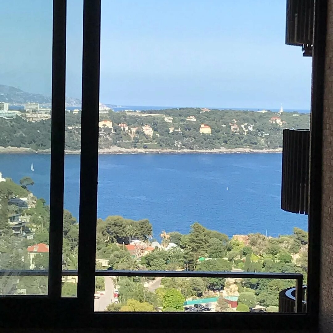 La Rousse - Ampio monolocale arredato con gusto.