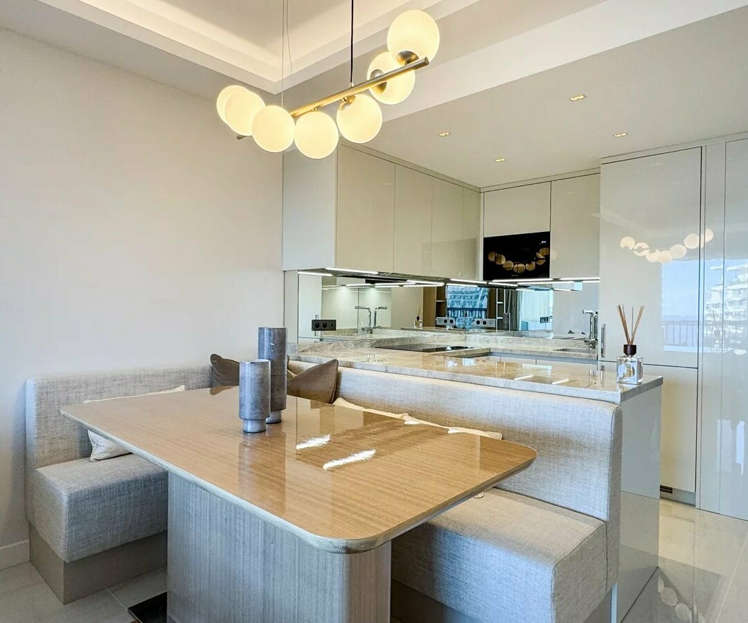 Incarico esclusivo – Appartamento di lusso ristrutturato con cura e vista mareck