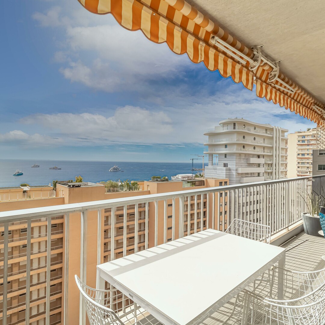 Lussuoso bilocale con vista mare