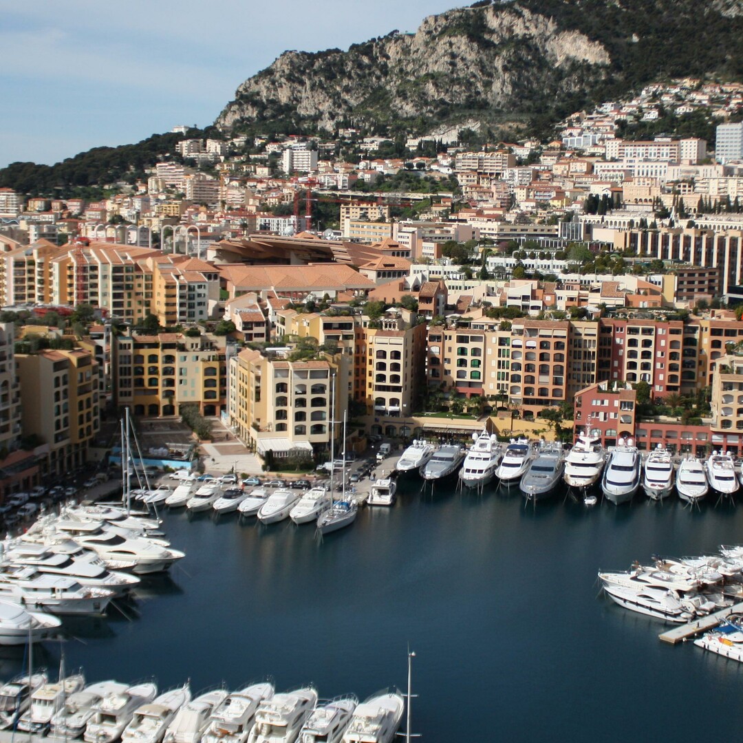 Spazioso monolocale con vista sul porto