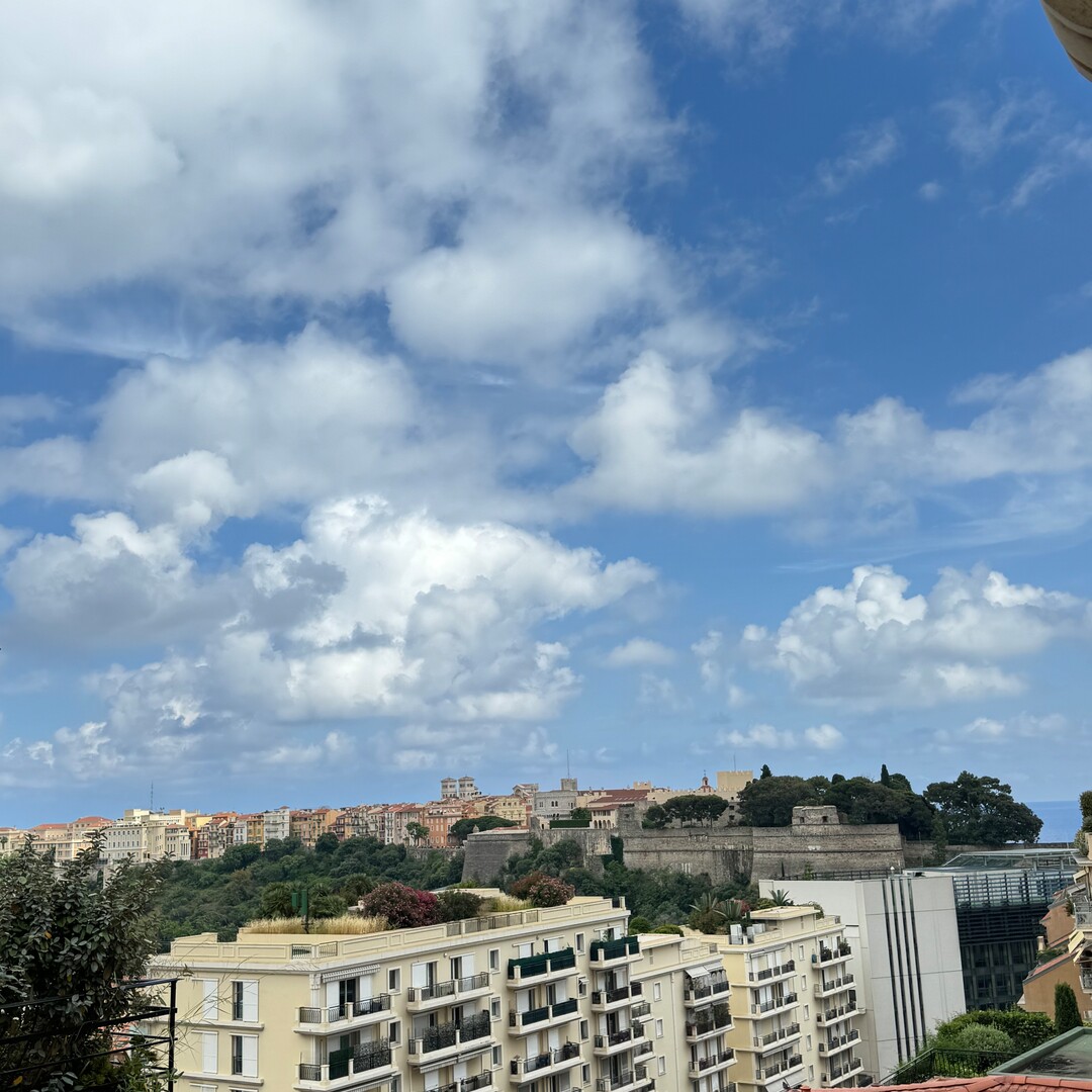 MAGNIFICO APPARTAMENTO DI 4 LOCALI CON VISTA SULLA ROCCIA