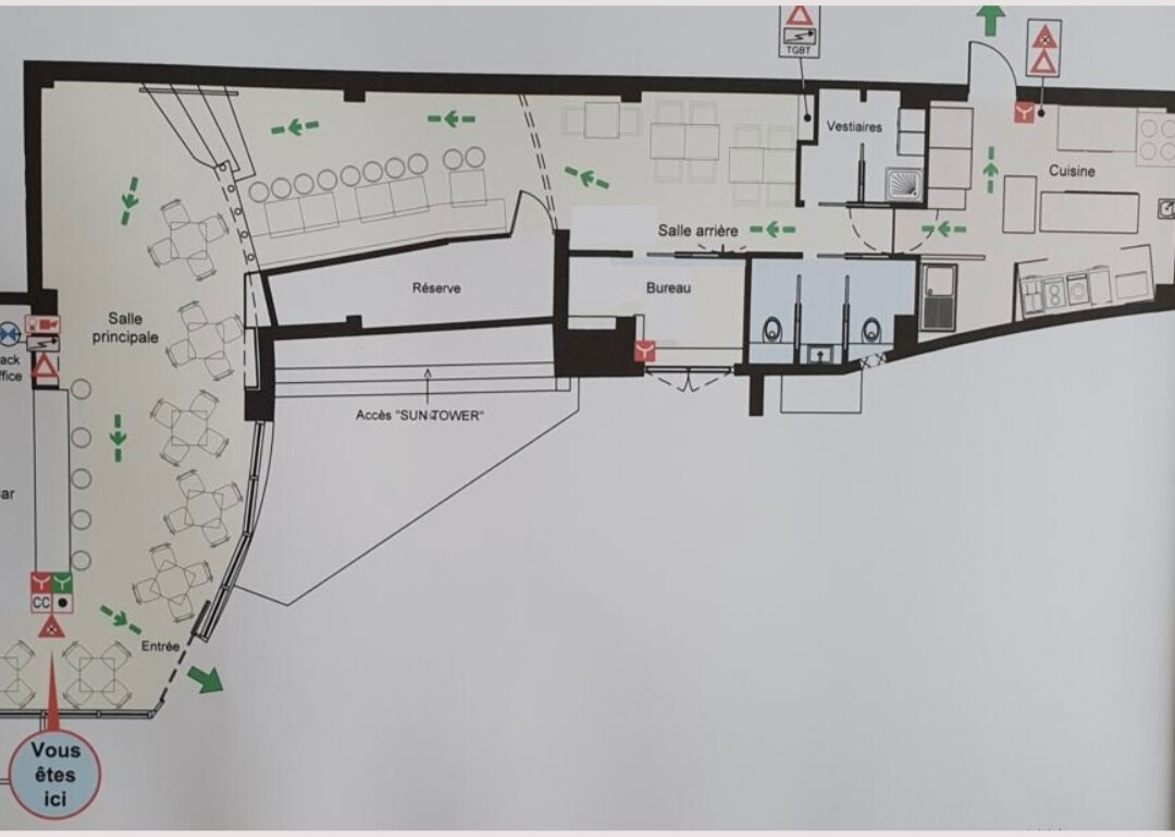 MURA COMMERCIALI NEL QUADRATO D'ORO
