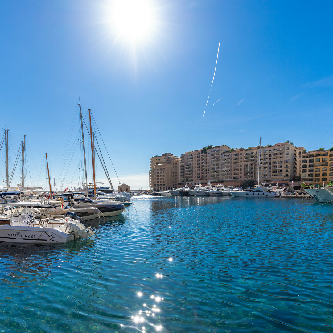 LOCALE COMMERCIALE CON VETRINA