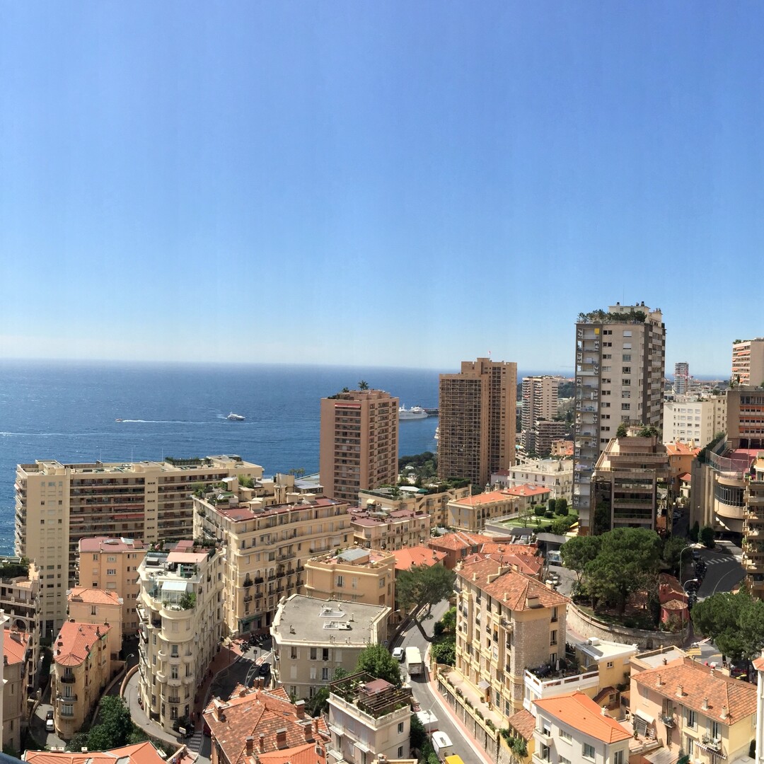 APPARTEMENT 3 PIÈCES AVEC TERRASSE & BALCON – VUE MER ET MONTAGNE