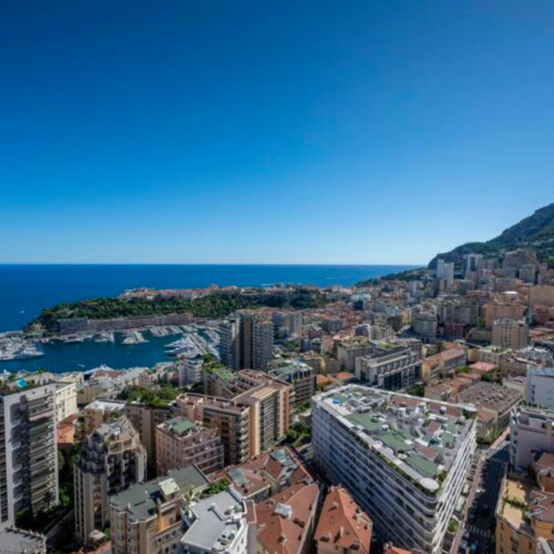 Appartamento ristrutturato con 1 camera da letto e vista panoramica su Monaco, sul mare e sulla roccia