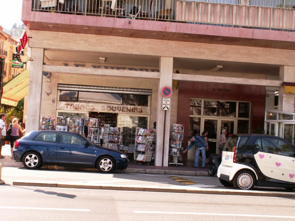 Sole Agent – High-end renovated luxury apartment with sea view