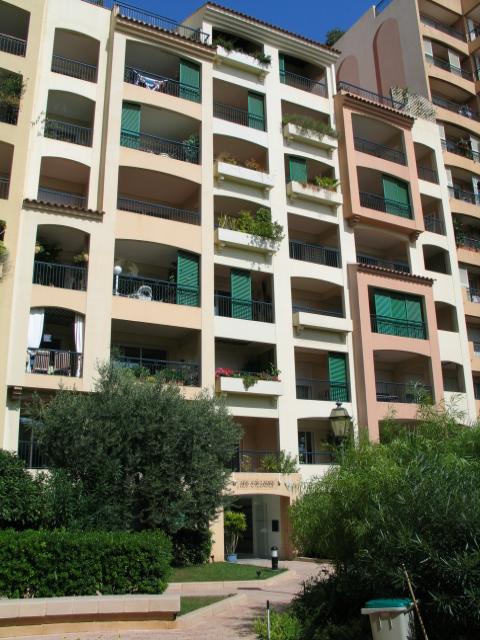 Sole Agent – High-end renovated luxury apartment with sea view