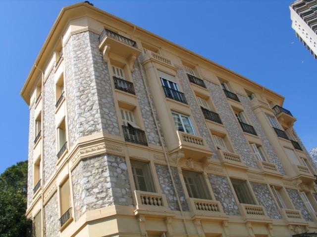 Sole Agent – High-end renovated luxury apartment with sea view