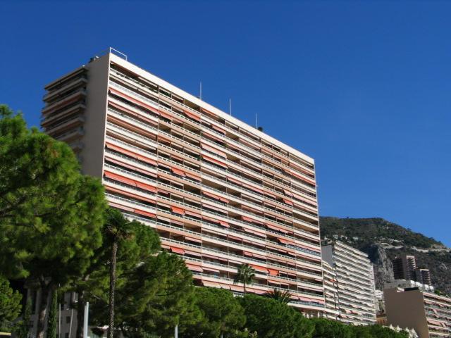 Sole Agent – High-end renovated luxury apartment with sea view