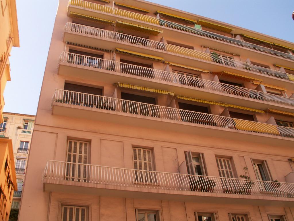 Sole Agent – High-end renovated luxury apartment with sea view