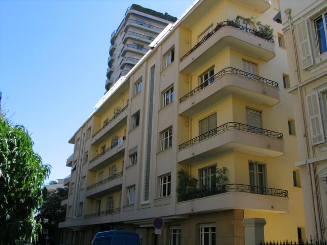 Sole Agent – High-end renovated luxury apartment with sea view